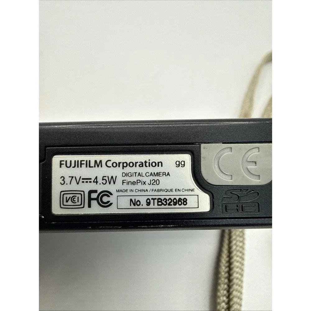 Fujifilm FinePix J20 10.0MP Digital Camera Black Battey+Charger Tested Read